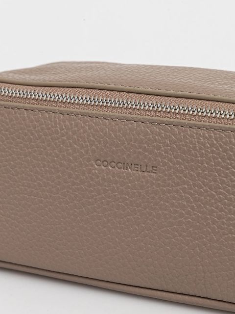 Coccinelle kosmetyczka skórzana kolor beżowy E5.MUK.95.G3.01