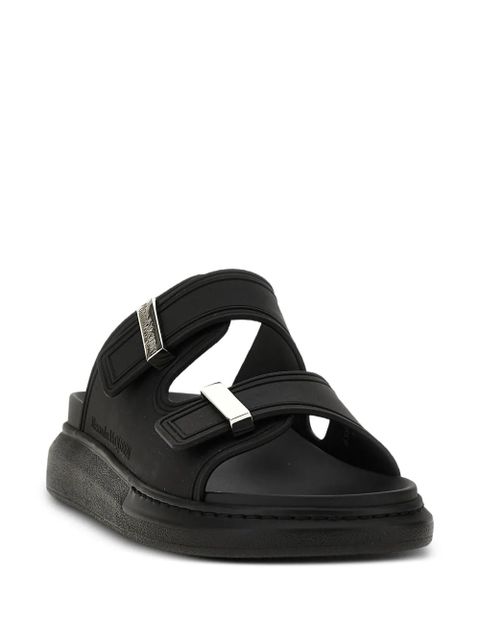 Alexander McQueen logo-engraved slides - Black - zdjęcie produktu nr 2