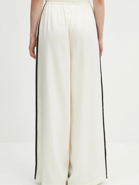 adidas Originals spodnie dresowe Satin Tp Wl damskie kolor beżowy z aplikacją KD2542