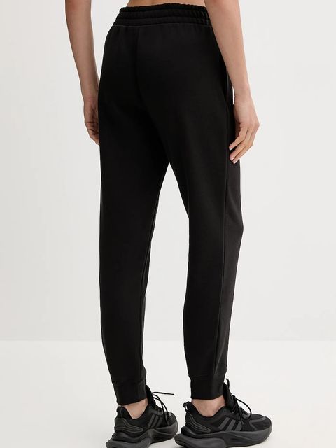 Puma spodnie dresowe damskie kolor czarny z aplikacją 682448