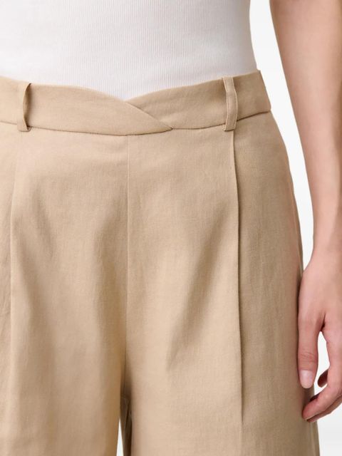 Claudie Pierlot belt-loops pleated shorts - Neutrals