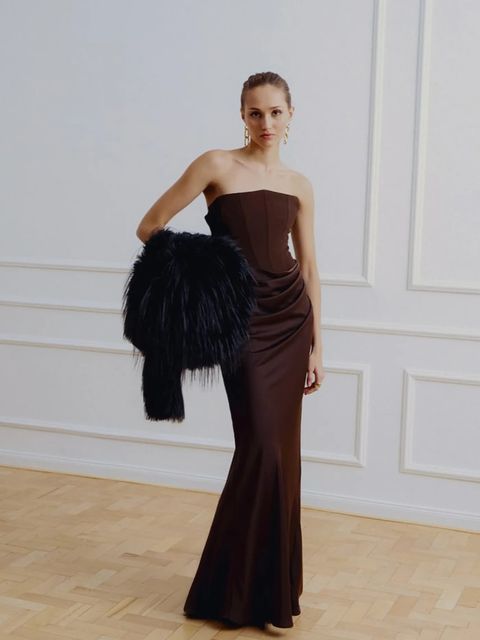 Answear.LAB sukienka kolor brązowy maxi dopasowana - zdjęcie produktu nr 1