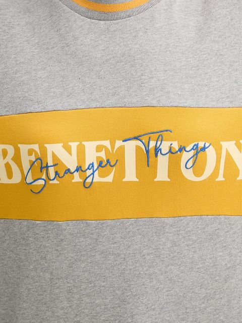 United Colors of Benetton bluza bawełniana x Stranger Things kolor szary z nadrukiem 342ZU10BA