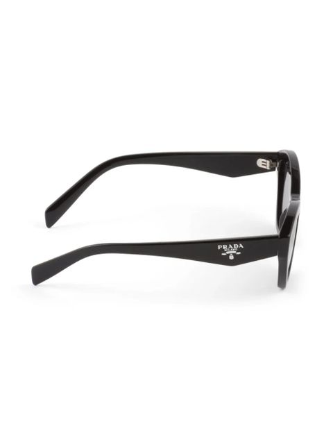 Prada Eyewear curved cat-eye frame sunglasses - Black