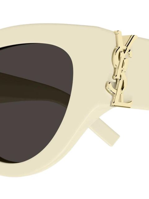 Saint Laurent Eyewear cat-eye logo sunglasses - Neutrals - zdjęcie produktu nr 2