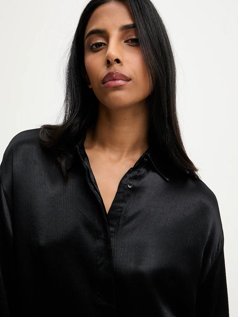 Answear.LAB koszula damska kolor czarny relaxed z kołnierzykiem klasycznym - zdjęcie produktu nr 2