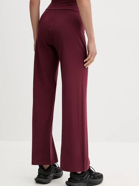 Puma spodnie dresowe damskie kolor bordowy gładkie 682429 - zdjęcie produktu nr 2