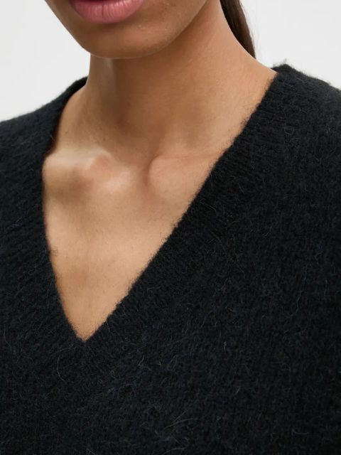 Gestuz sweter wełniany damski kolor czarny