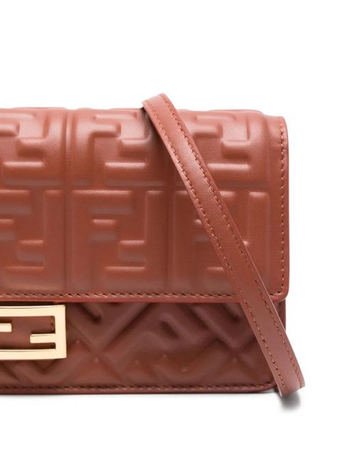 FENDI Baguette logo-plaque quilted clutch bag - Red
