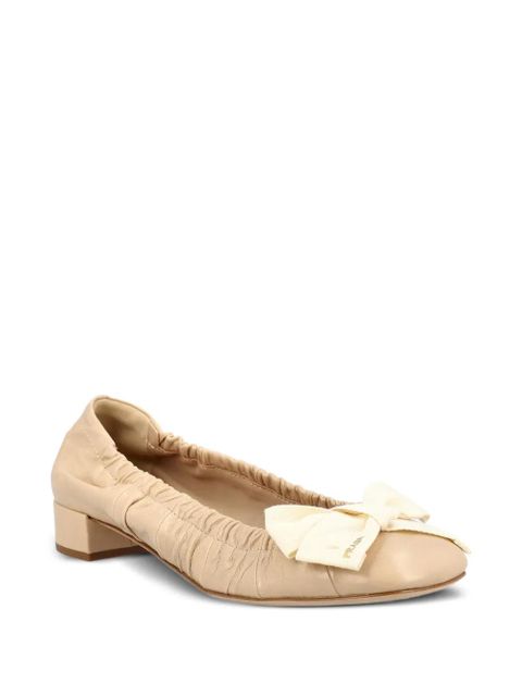 Prada ruched bow-embellishment pumps - Neutrals - zdjęcie produktu nr 2