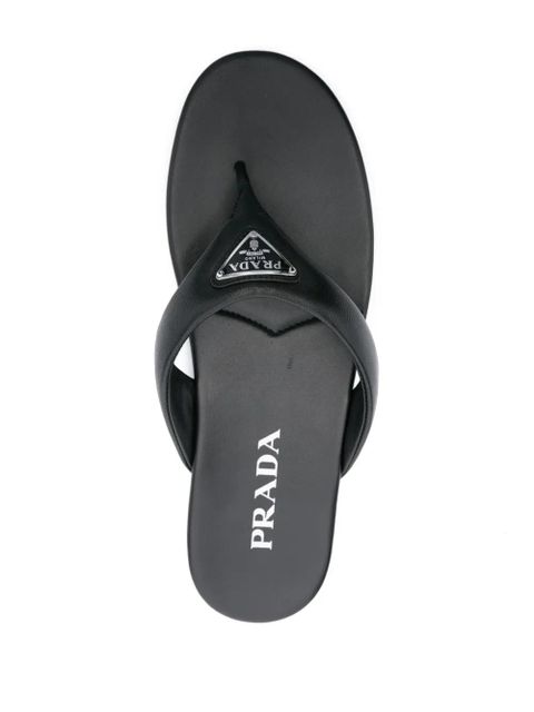 Prada enamel-triangle leather flip flops - Black