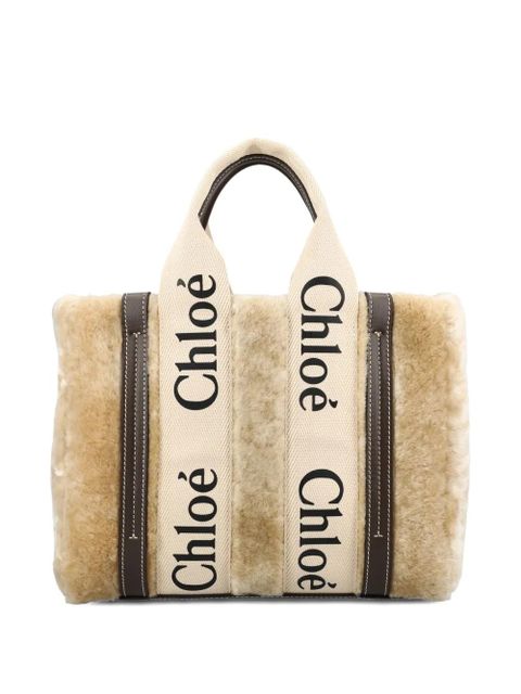 Chloé shearling logo-plaque tote bag - Neutrals