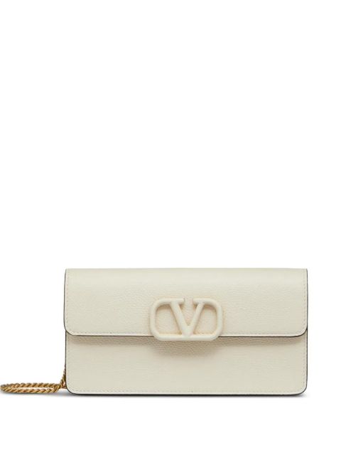 Valentino Garavani VLogo Signature grainy calfskin wallet with chain - Neutrals - zdjęcie produktu nr 1