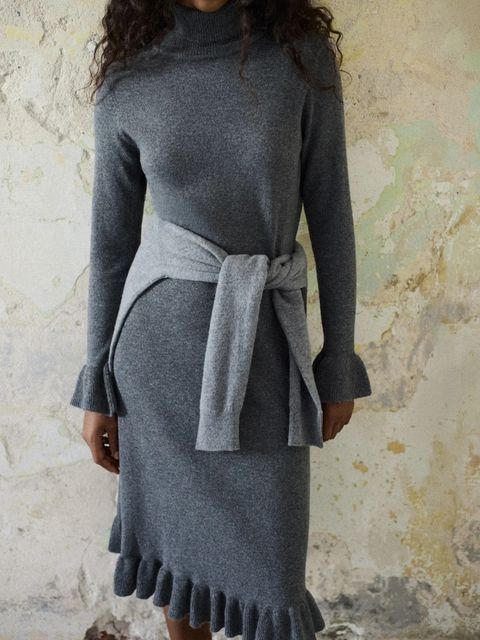 Answear.LAB sukienka z kaszmirem kolor szary midi prosta - zdjęcie produktu nr 1