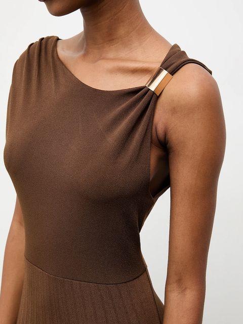 Answear.LAB sukienka kolor brązowy midi rozkloszowana