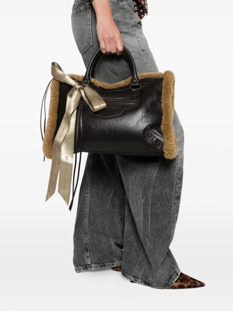 Balenciaga medium Le City shearling-trimmed tote bag - Brown - zdjęcie produktu nr 2