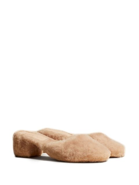 KHAITE Clio 50mm shearling mules - Neutrals - zdjęcie produktu nr 2