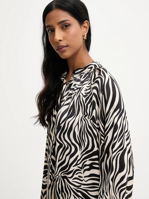 Answear.LAB sukienka kolor czarny midi rozkloszowana