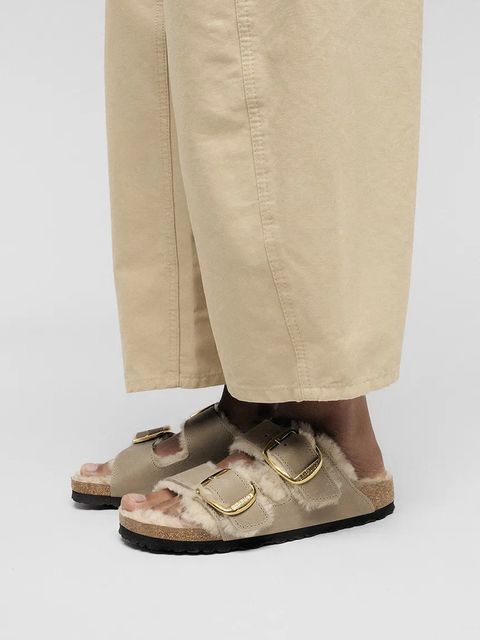 Birkenstock kapcie zamszowe Arizona Big Buckle Shearling kolor beżowy 1030384