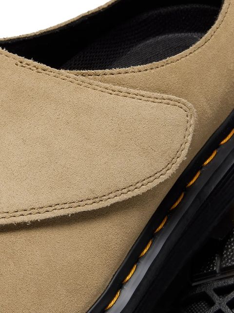 Dr. Martens klapki zamszowe ZebZag AnyWair Mule kolor beżowy DM41730200