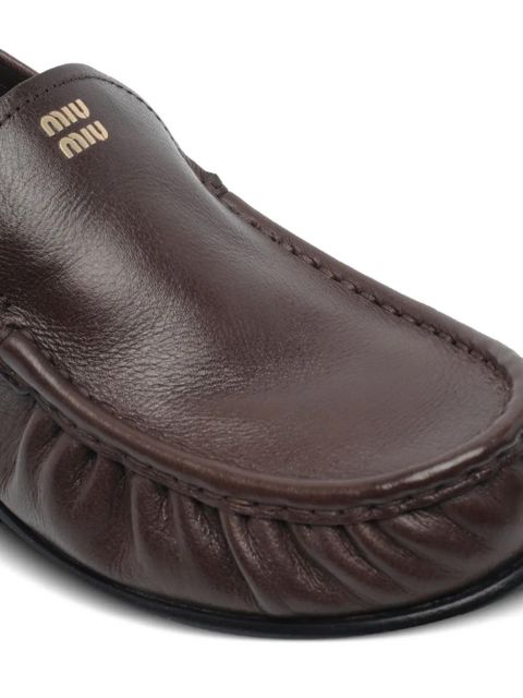 Miu Miu logo-detail leather loafers - Brown