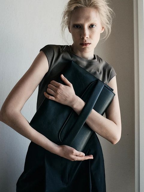 MUUV. torebka kolor czarny