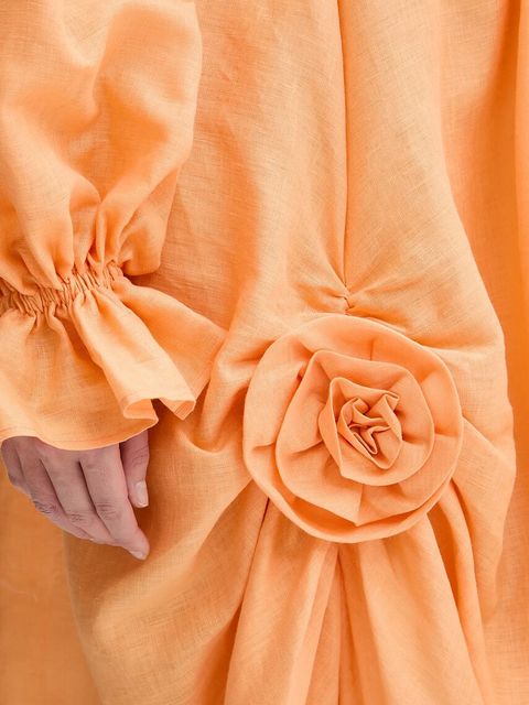 The Sleeper sukienka lniana kolor pomarańczowy midi rozkloszowana ATDR01P014R