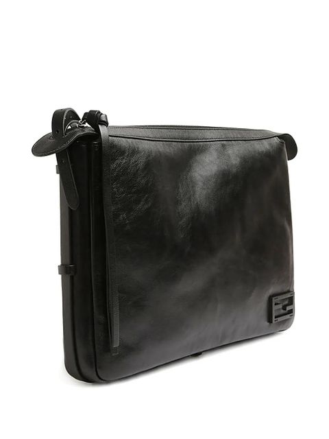 FENDI medium Simply F logo-plaque leather shoulder bag - Black