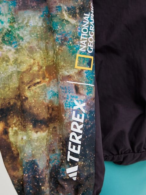 adidas TERREX wiatrówka x National Geographic kolor fioletowy JD5837