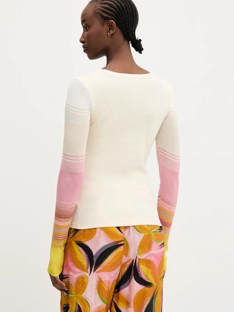 Desigual longsleeve CHURCHILL kolor beżowy 25SWTK77 - zdjęcie produktu nr 2