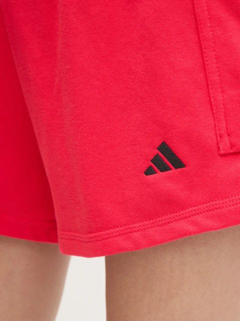 adidas szorty Essentials damskie kolor czerwony z aplikacją medium waist JC5704