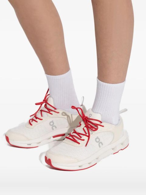 On Running logo-print lace-up sneakers - White