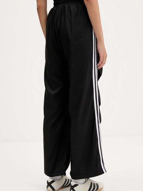 adidas Originals spodnie dresowe Trackpant damskie kolor czarny z aplikacją KE9790 - zdjęcie produktu nr 2