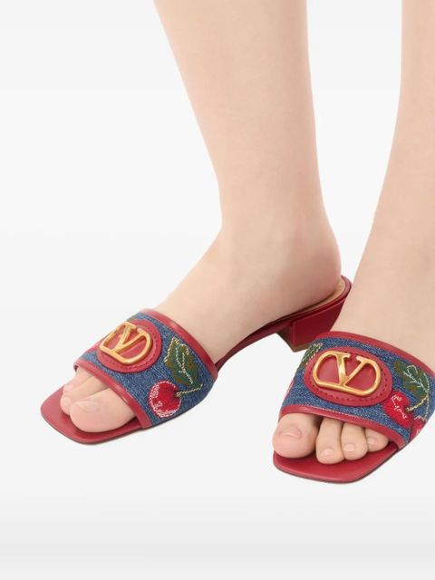 Valentino Garavani Cherryfic-embroidery VLogo-detailed sandals - Blue