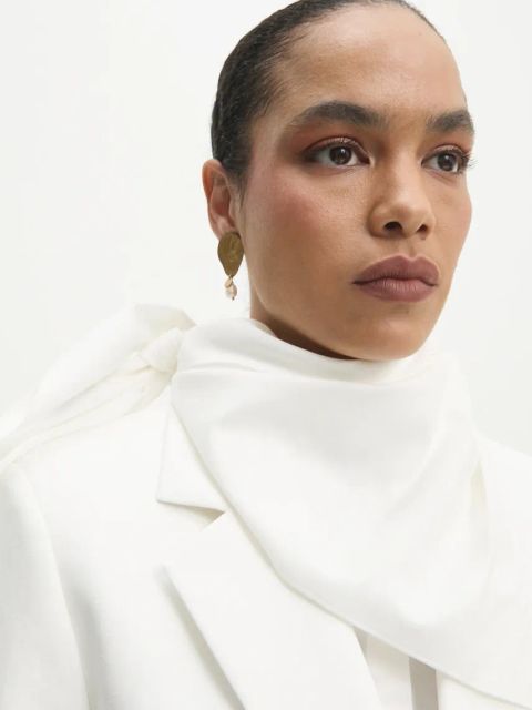 Answear.LAB marynarka crop z chustą kolor biały jednorzędowa gładka