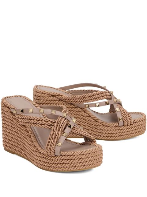 Valentino Garavani logo-print flatform sandals - Neutrals