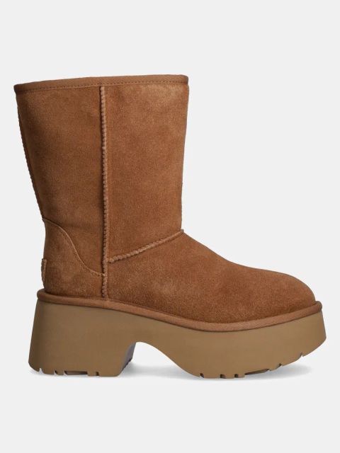 UGG śniegowce zamszowe Classic Short New Heights damskie kolor brązowy na platformie ocieplone 1158310-CHE