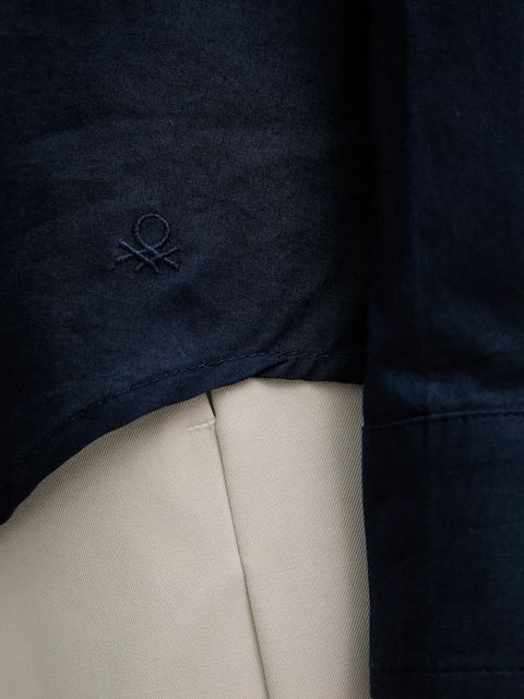 United Colors of Benetton koszula bawełniana damska kolor granatowy regular z kołnierzykiem klasycznym 5WPQDQ0AX