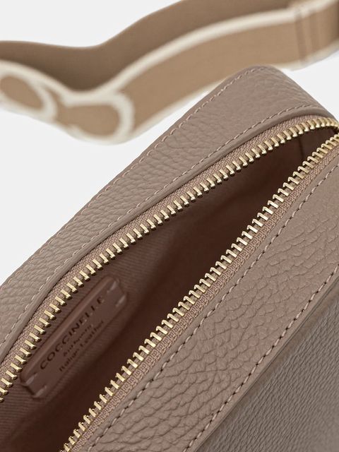 Coccinelle torebka skórzana kolor brązowy