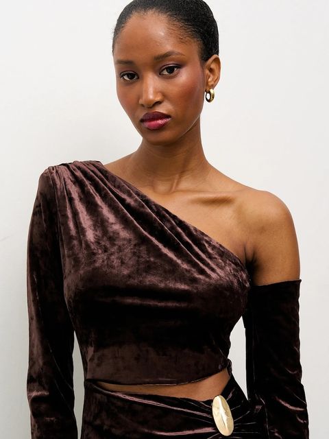 Answear.LAB sukienka kolor brązowy midi dopasowana