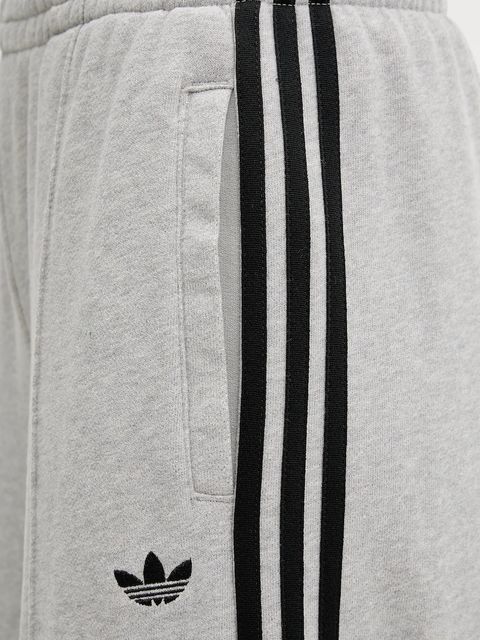 adidas Originals spodnie dresowe bawełniane 3-Stripes damskie kolor szary z aplikacją JV7476