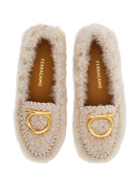 Ferragamo Gancini shearling loafers - Neutrals