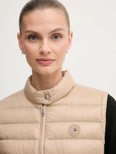 Tommy Hilfiger bezrękawnik puchowy kolor beżowy przejściowy WW0WW45499