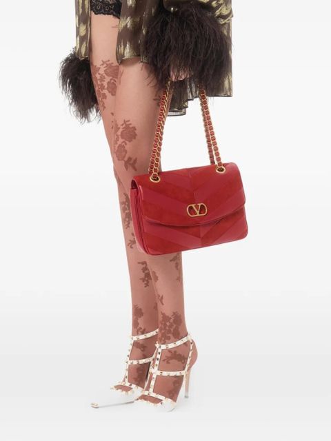 Valentino Garavani Djuna medium chain bag in suede and nappa with chevron pattern - Red - zdjęcie produktu nr 2