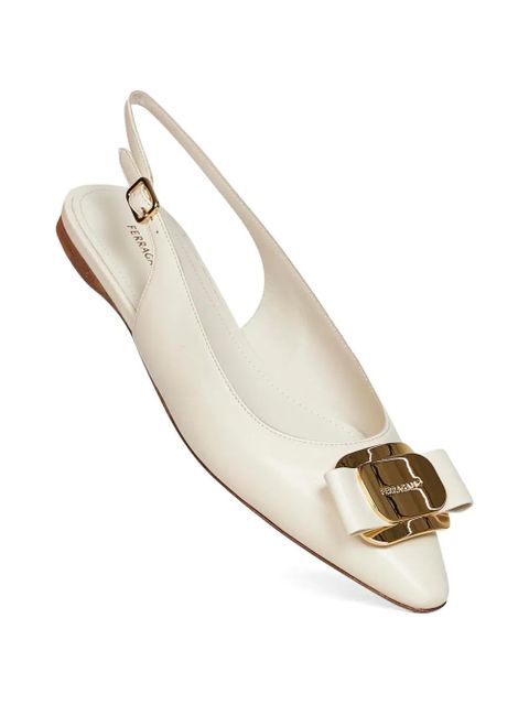 Ferragamo logo-plaque leather pumps - Neutrals