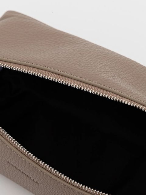 Coccinelle kosmetyczka skórzana kolor beżowy E5.MUK.95.G3.01