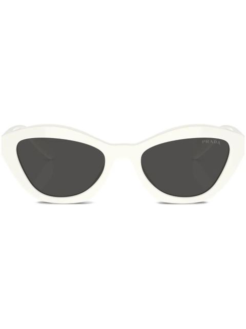 Prada Eyewear logo-lettering cat-eye sunglasses - White - zdjęcie produktu nr 1