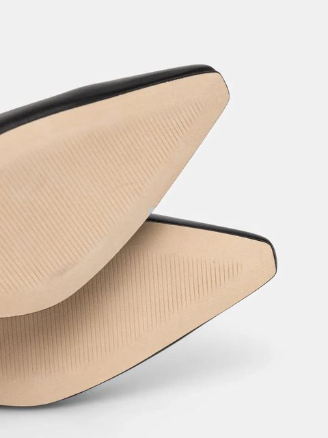 BOSS baleriny skórzane Charlieze kolor czarny z odkrytą piętą 50536321