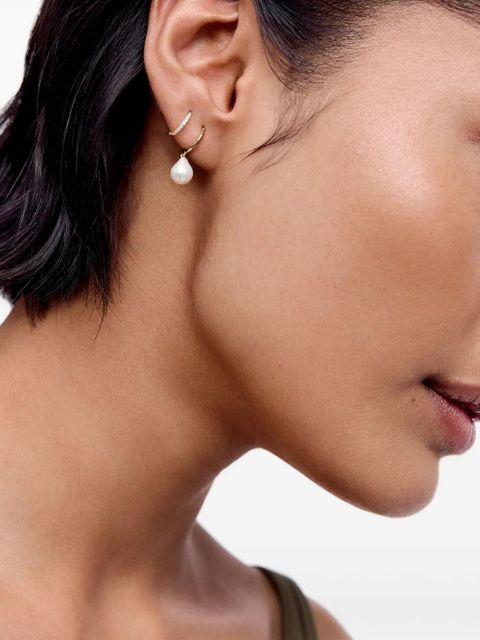 Monica Vinader 14K yellow gold small baroque pearl huggie earrings - zdjęcie produktu nr 2