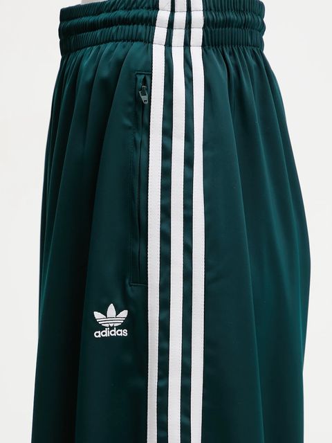adidas Originals spodnie dresowe Satin Tp Wl damskie kolor zielony z aplikacją JV7511